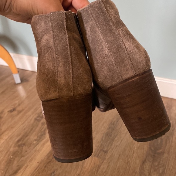 Women's Frye Nora Zip Short tan suede Ankle Boots Size 8.5 MSRP $298 EUC - Picture 6 of 9